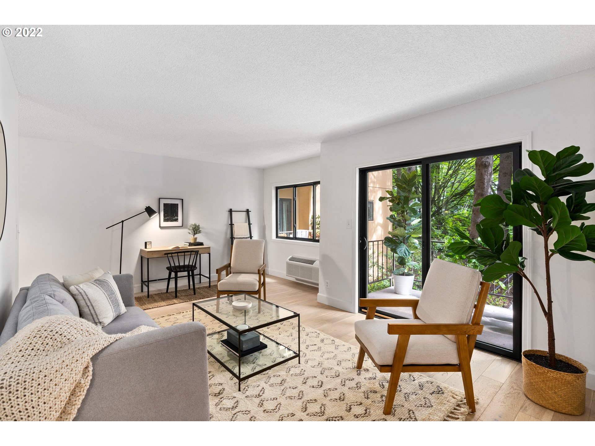 2021 Southwest Main Street, Unit 14 Portland, OR 97205 - Photo 3 of 24 Gallery Image 3