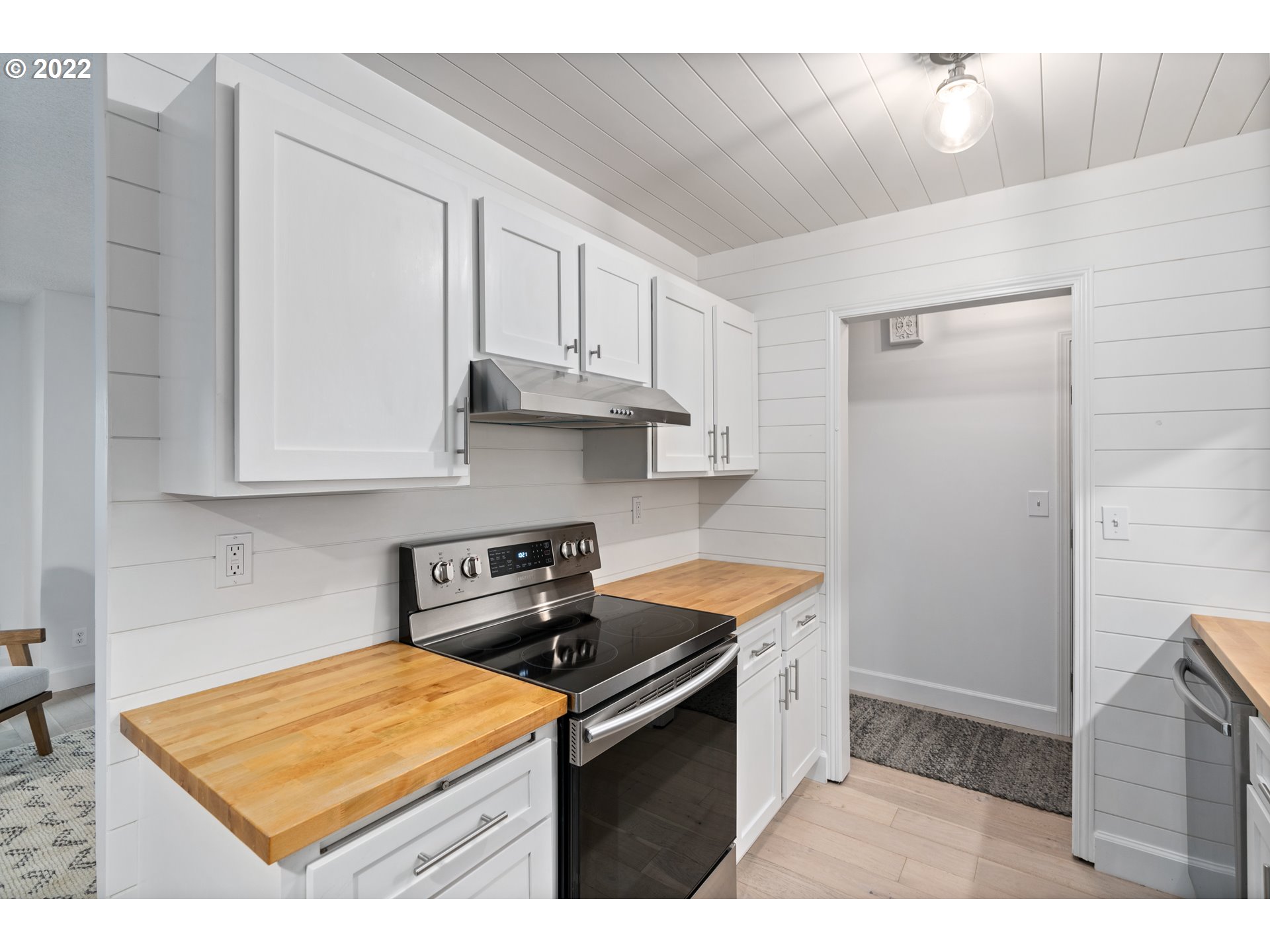 2021 Southwest Main Street, Unit 14 Portland, OR 97205 - Photo 7 of 24 Gallery Image 7