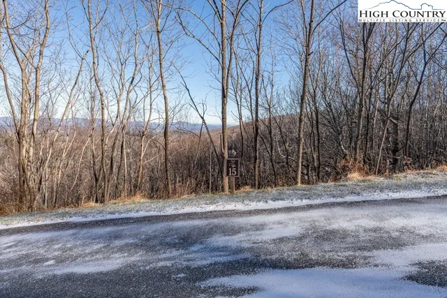 a view of dirt yard with a barn