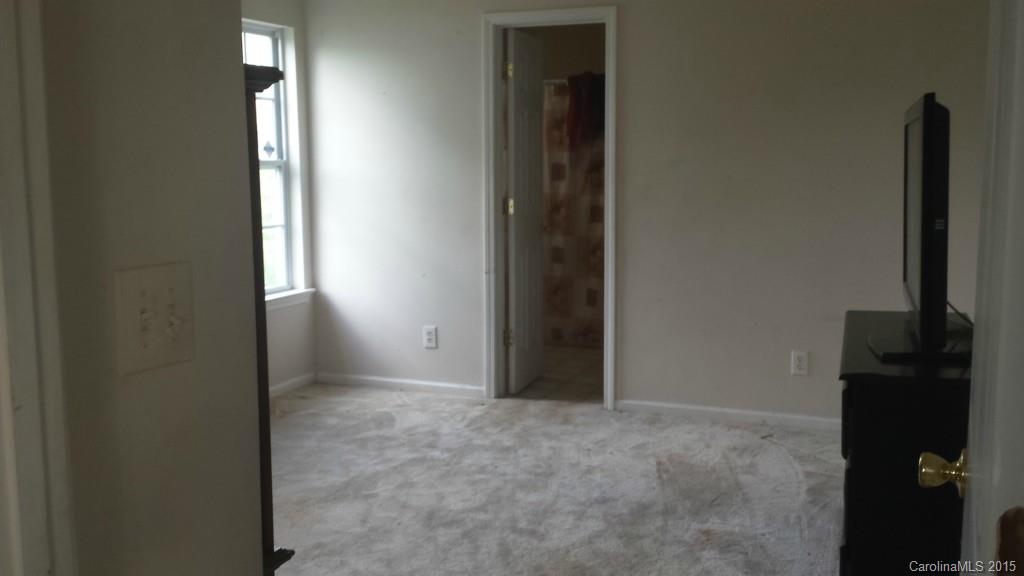 640 Cliffs Inn Circle Charlotte, NC 28214 - Photo 4 of 11