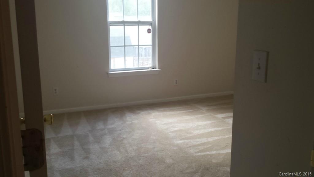 640 Cliffs Inn Circle Charlotte, NC 28214 - Photo 10 of 11 an empty room with a window