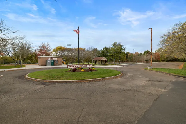 $319,000 | 226 Austin Ryer Lane, Unit 226, Branford, CT 06405