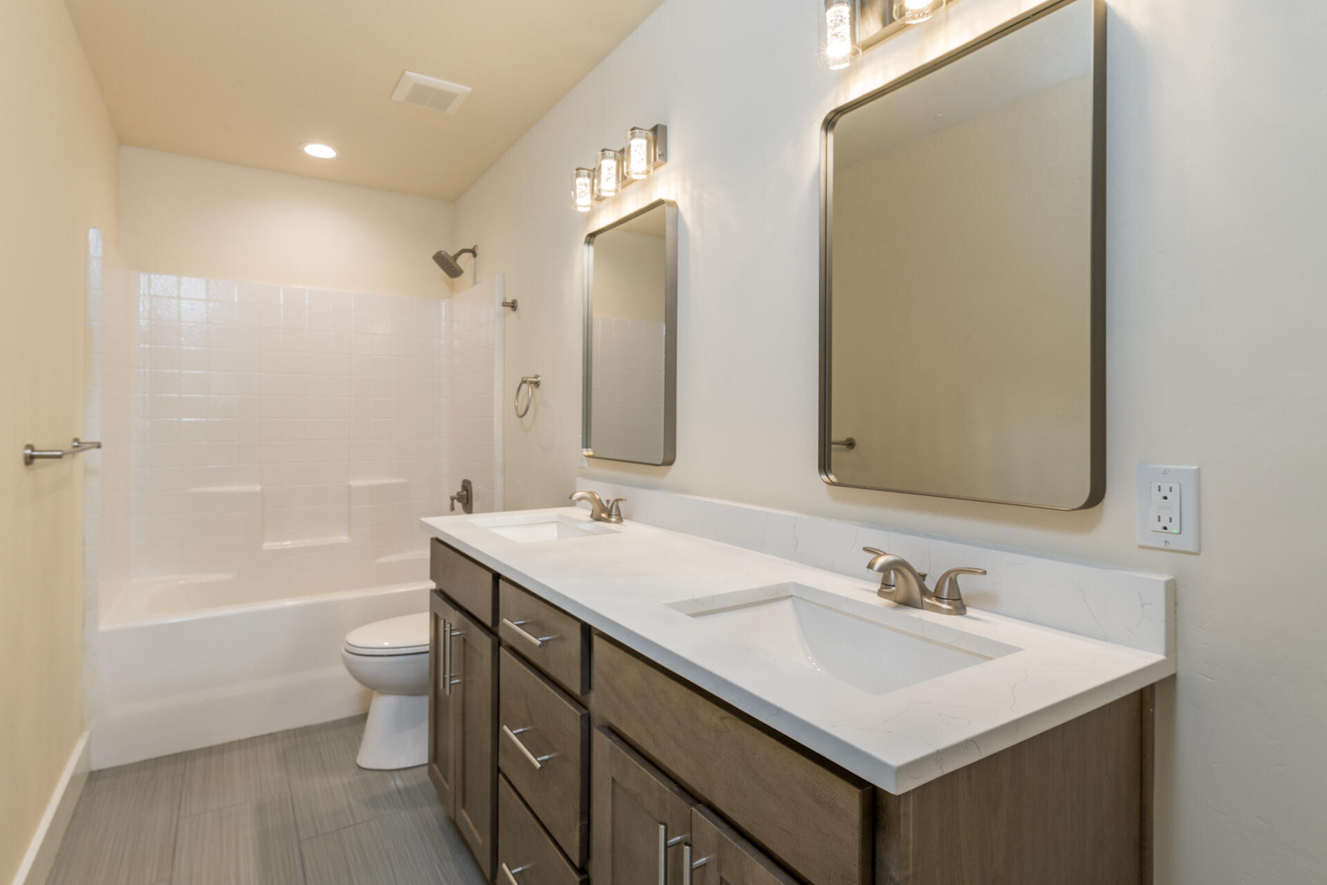 136 Cowcatcher Loop Bellevue, ID 83313 - Photo 13 of 17 Secondary Bathroom