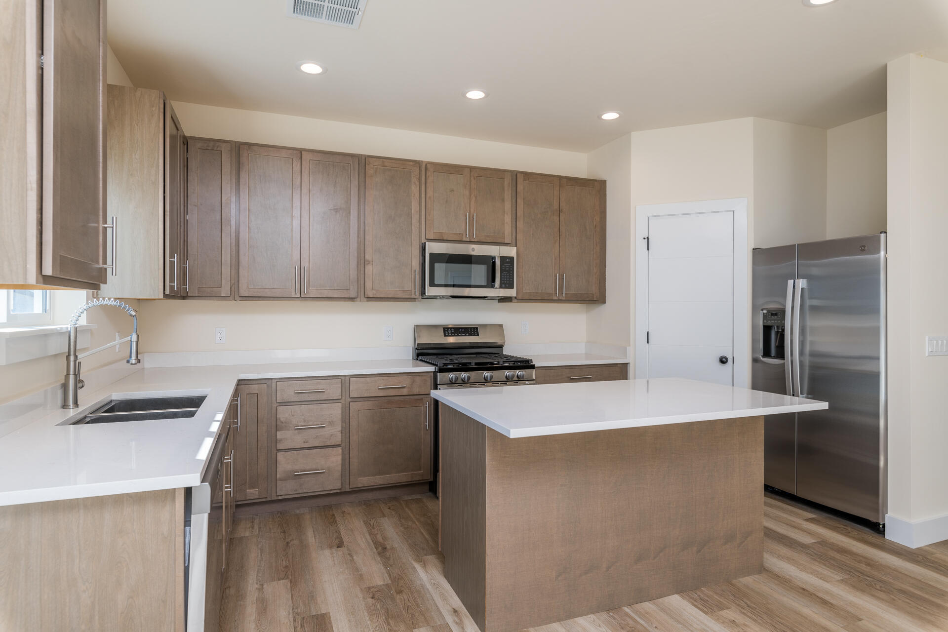 136 Cowcatcher Loop Bellevue, ID 83313 - Photo 5 of 17 Kitchen