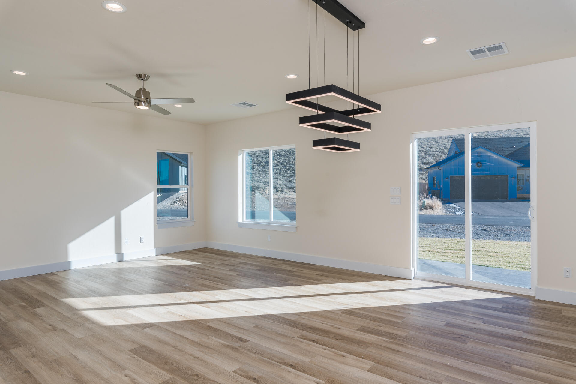 136 Cowcatcher Loop Bellevue, ID 83313 - Photo 6 of 17 Dining Area/Living Room