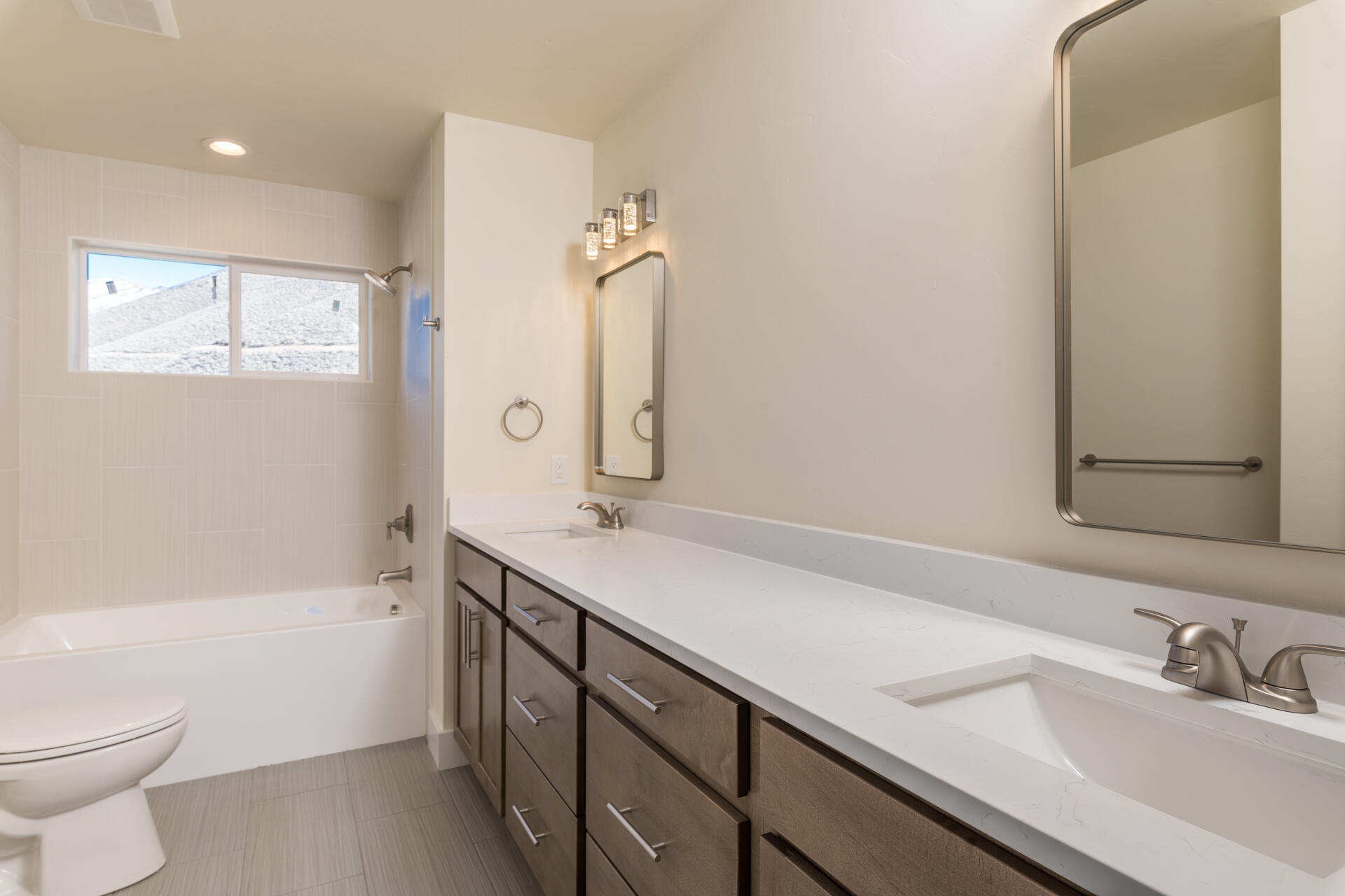 136 Cowcatcher Loop Bellevue, ID 83313 - Photo 9 of 17 Primary Bathroom