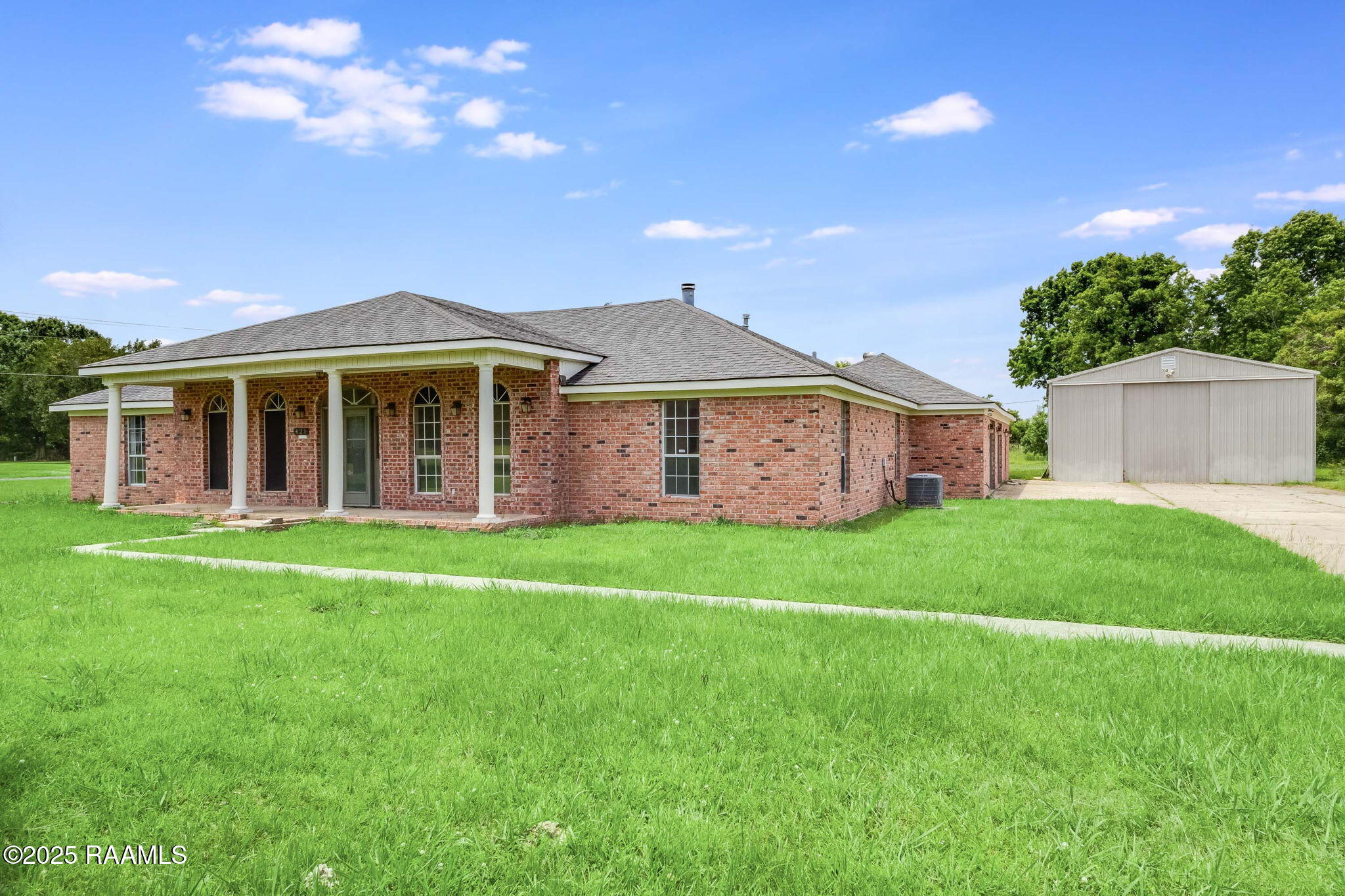 421 Plantation Road Opelousas, LA 70570 - Photo 2 of 22 1-web-or-mls-421 Plantation Rd-20