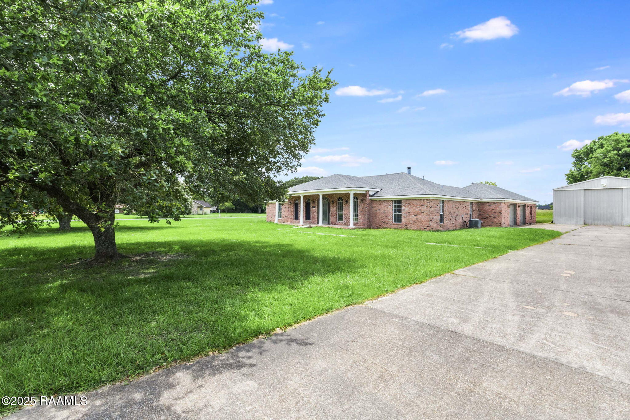 421 Plantation Road Opelousas, LA 70570 - Photo 3 of 22 22-web-or-mls-421 Plantation Rd-22