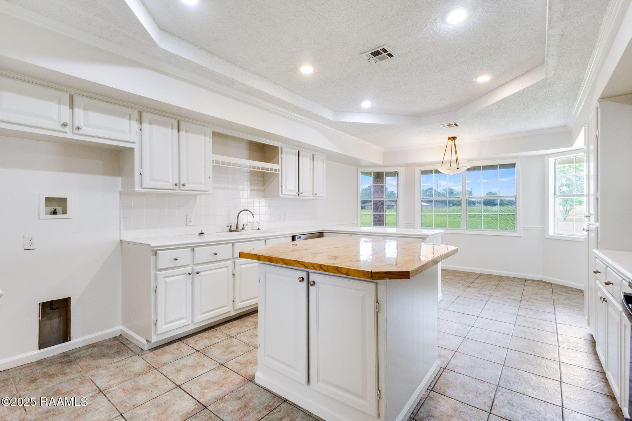 421 Plantation Road Opelousas, LA 70570 - Photo 4 of 22 7-web-or-mls-421 Plantation Rd-6