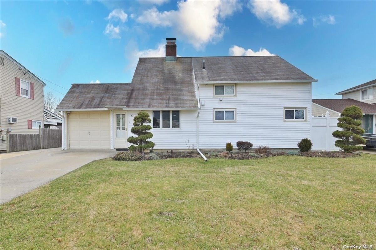 43 Lantern Road Hicksville, NY 11801 - Photo 1 of 1 Gallery Image 1