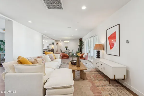 $1,145,000 | 11049 North 44th Street, Phoenix, AZ 85028