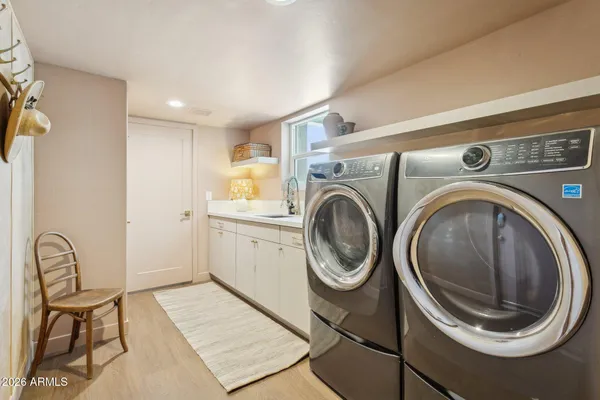 $1,145,000 | 11049 North 44th Street, Phoenix, AZ 85028