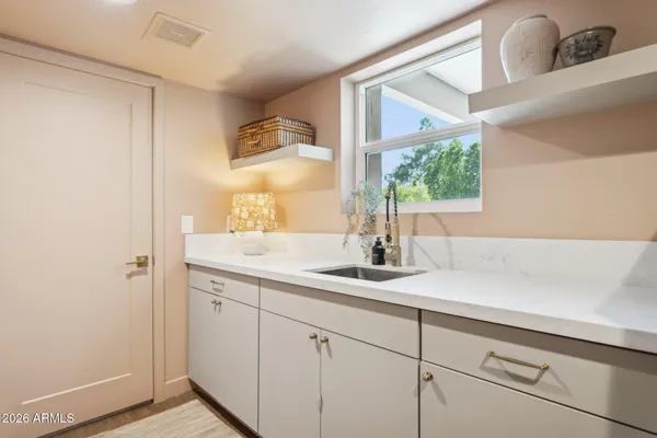 $1,145,000 | 11049 North 44th Street, Phoenix, AZ 85028