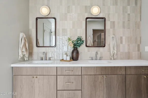 $1,145,000 | 11049 North 44th Street, Phoenix, AZ 85028