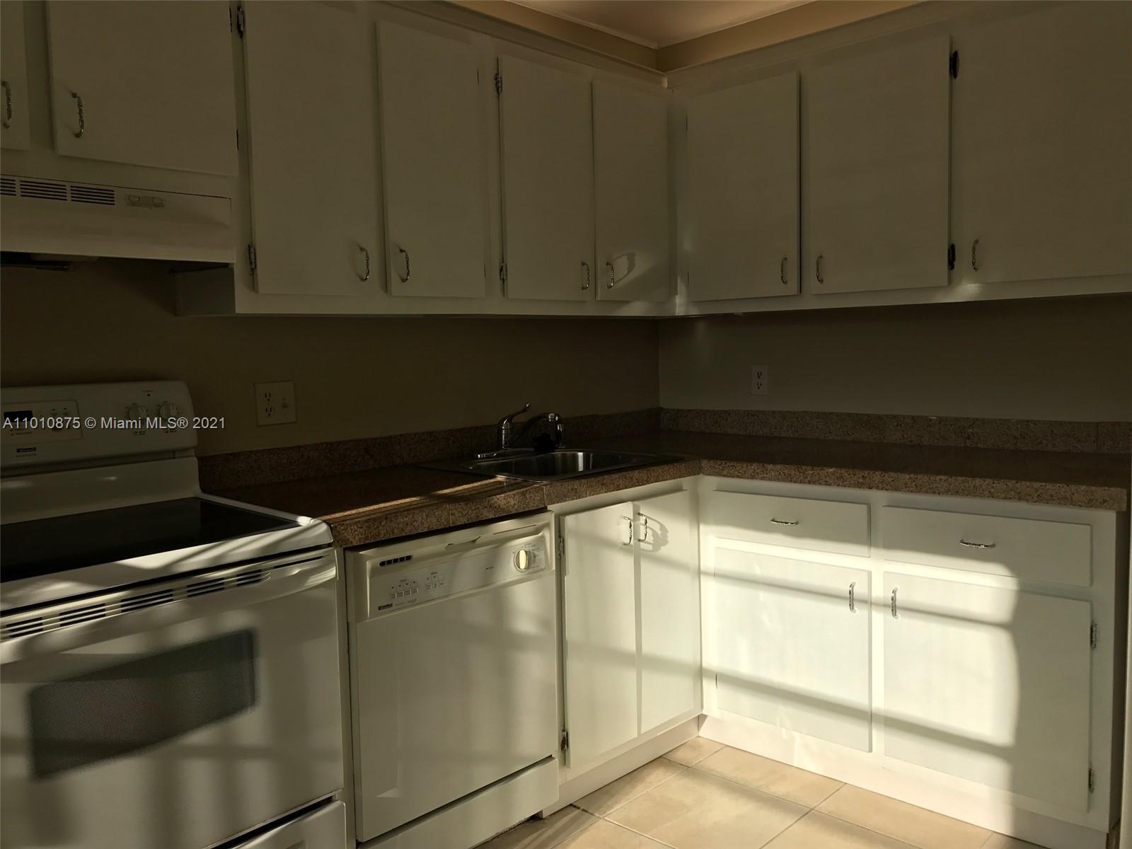 21820 Cypress Circle, Unit 25A Boca Raton, FL 33433 - Photo 4 of 14