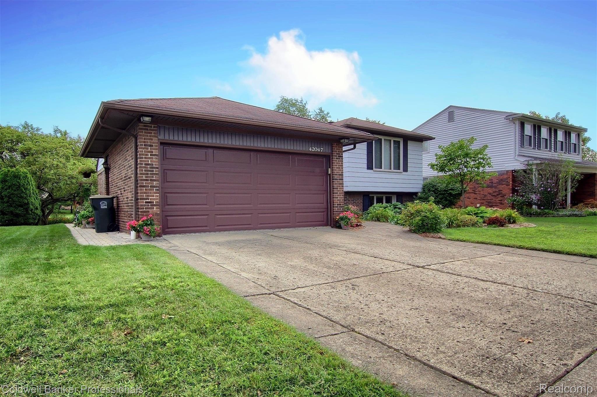 42047 Hanford Road Canton, MI 48187 - Photo 3 of 33 Front view #3