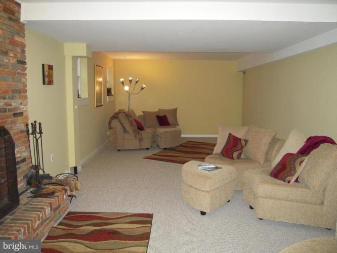 1022 Old Bay Ridge Road Annapolis, MD 21403 - Photo 19 of 30 Family Room