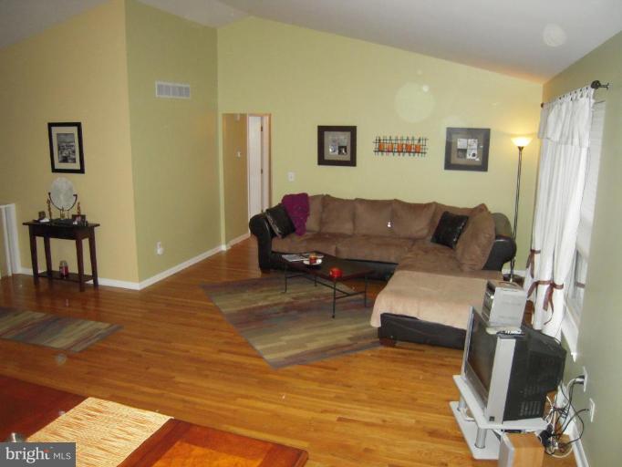 1022 Old Bay Ridge Road Annapolis, MD 21403 - Photo 10 of 30 Living Room #2