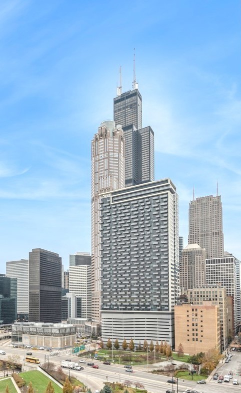 235 West Van Buren Street, Unit 2904 Chicago, IL 60607 - Photo 2 of 25