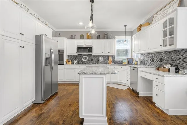 $480,000 | 5625 Meadow View Drive, Shawnee, KS 66226