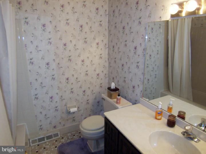 4 Shepherds Lane Wallingford, PA 19086 - Photo 11 of 25 Bathroom