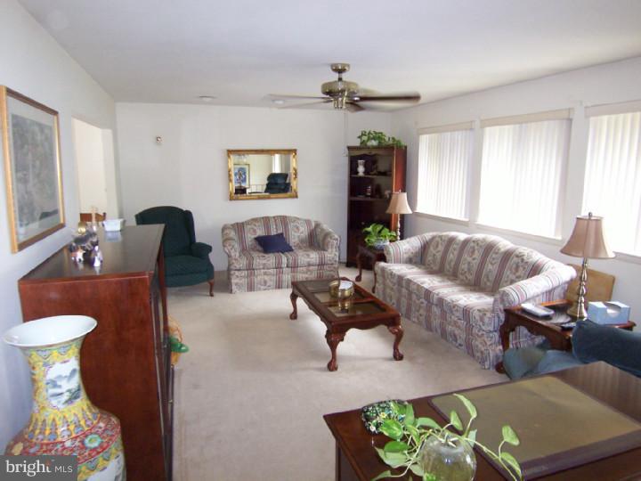 4 Shepherds Lane Wallingford, PA 19086 - Photo 4 of 25 Living Room