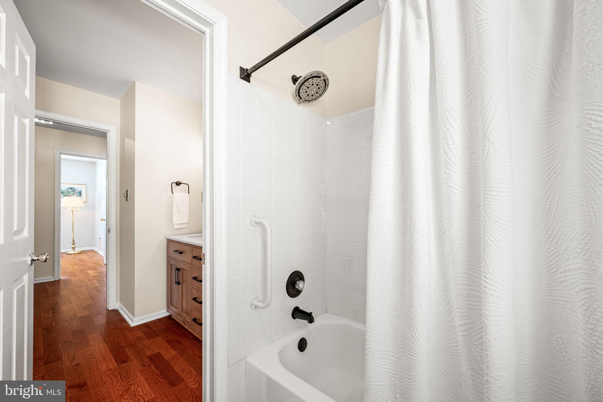 280 Longview Lane Kennett Square, PA 19348 - Photo 32 of 43 Tub/Shower Combo