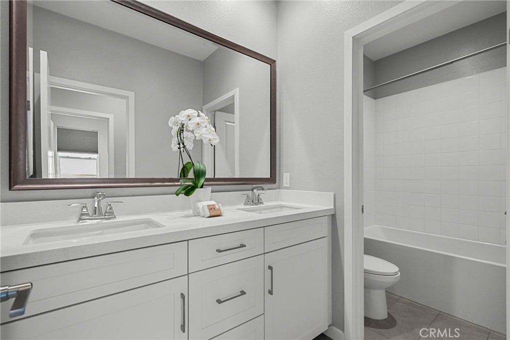 18138 Tableau Way Saugus, CA 91350 - Photo 33 of 46