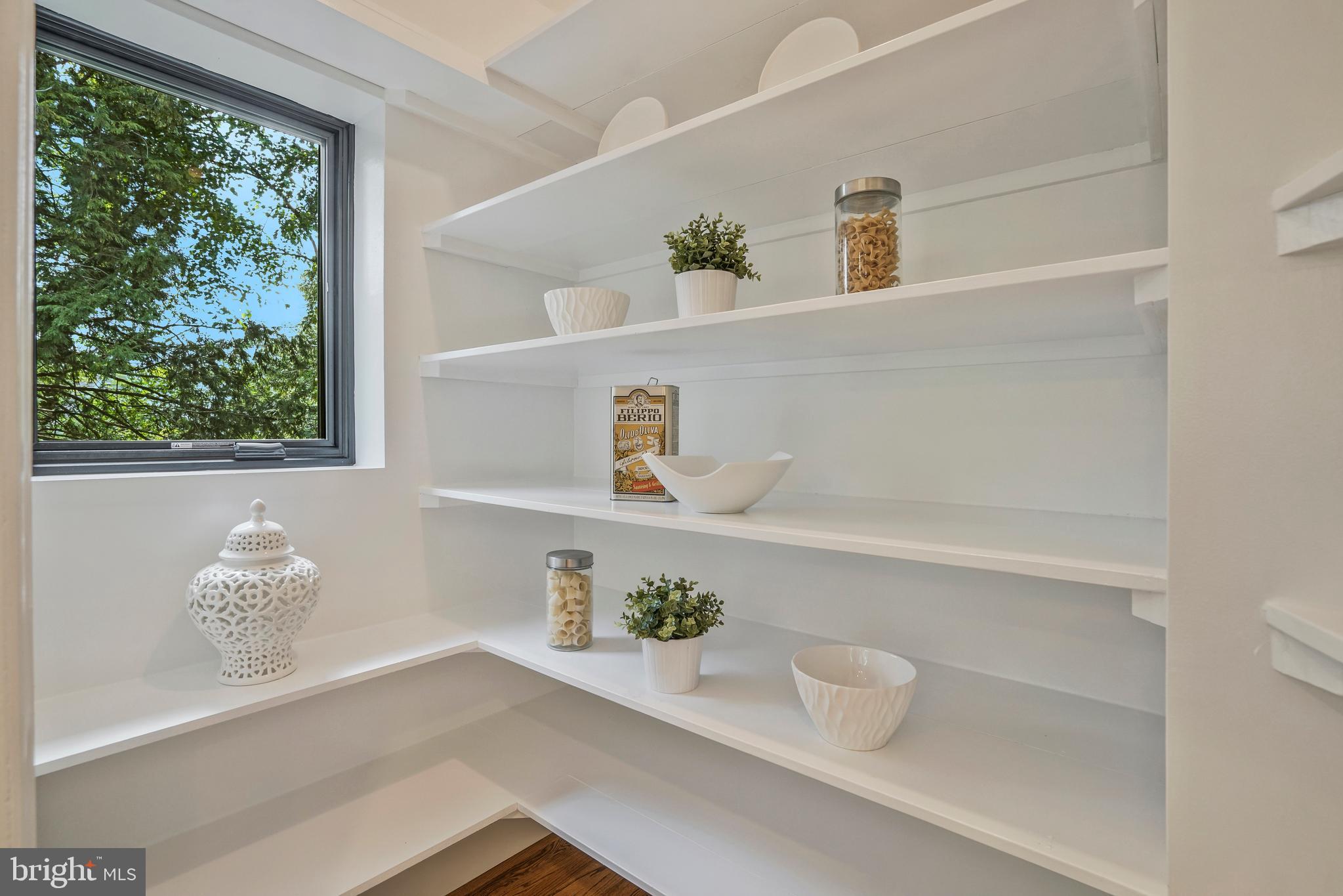 3408 North Glebe Road Arlington, VA 22207 - Photo 15 of 51 Walk-in pantry