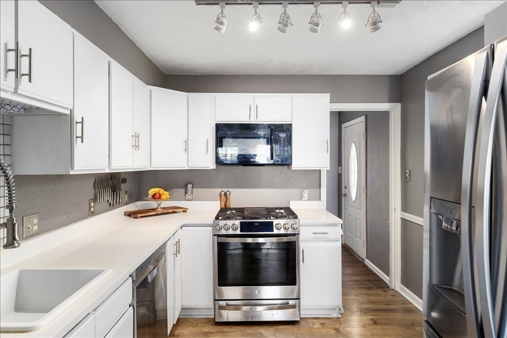 13 Sylvester Road Natick, MA 01760 - Photo 5 of 39
