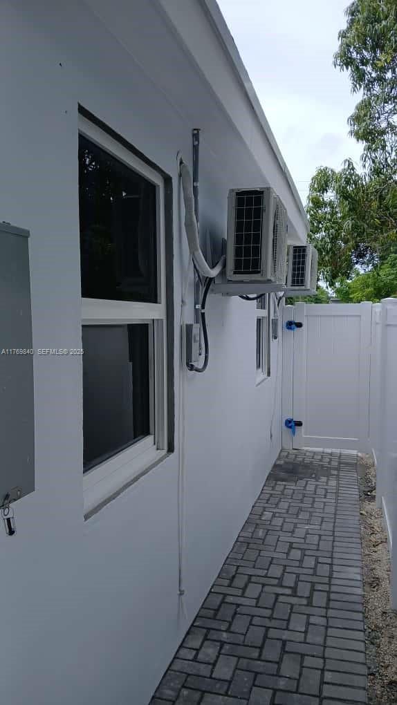 5636 Arthur Street Hollywood, FL 33021 - Photo 3 of 45