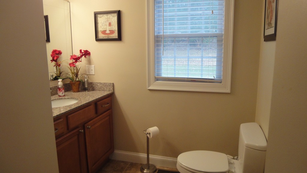 342 Middlesex Road Tyngsborough, MA 01879 - Photo 8 of 22 Gallery Image 8