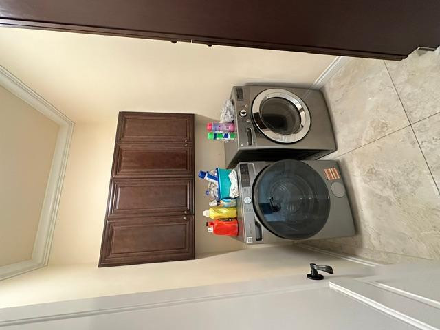 6830 North 14th Street Phoenix, AZ 85014 - Photo 4 of 28 a utility room with dryer and washer