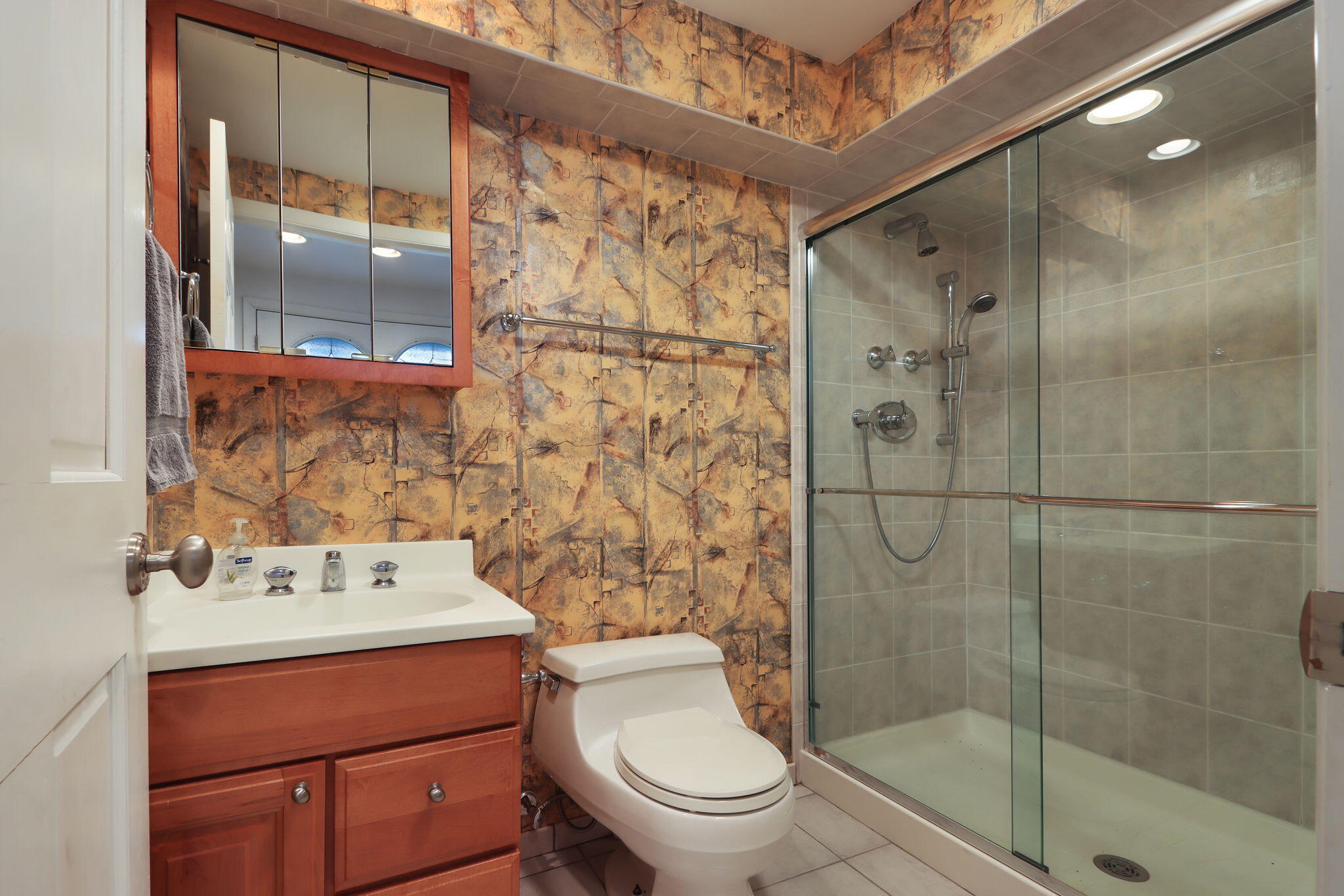 W5368 Plantation Road Sugar Creek, WI 53121 - Photo 27 of 32 LL Full Bath