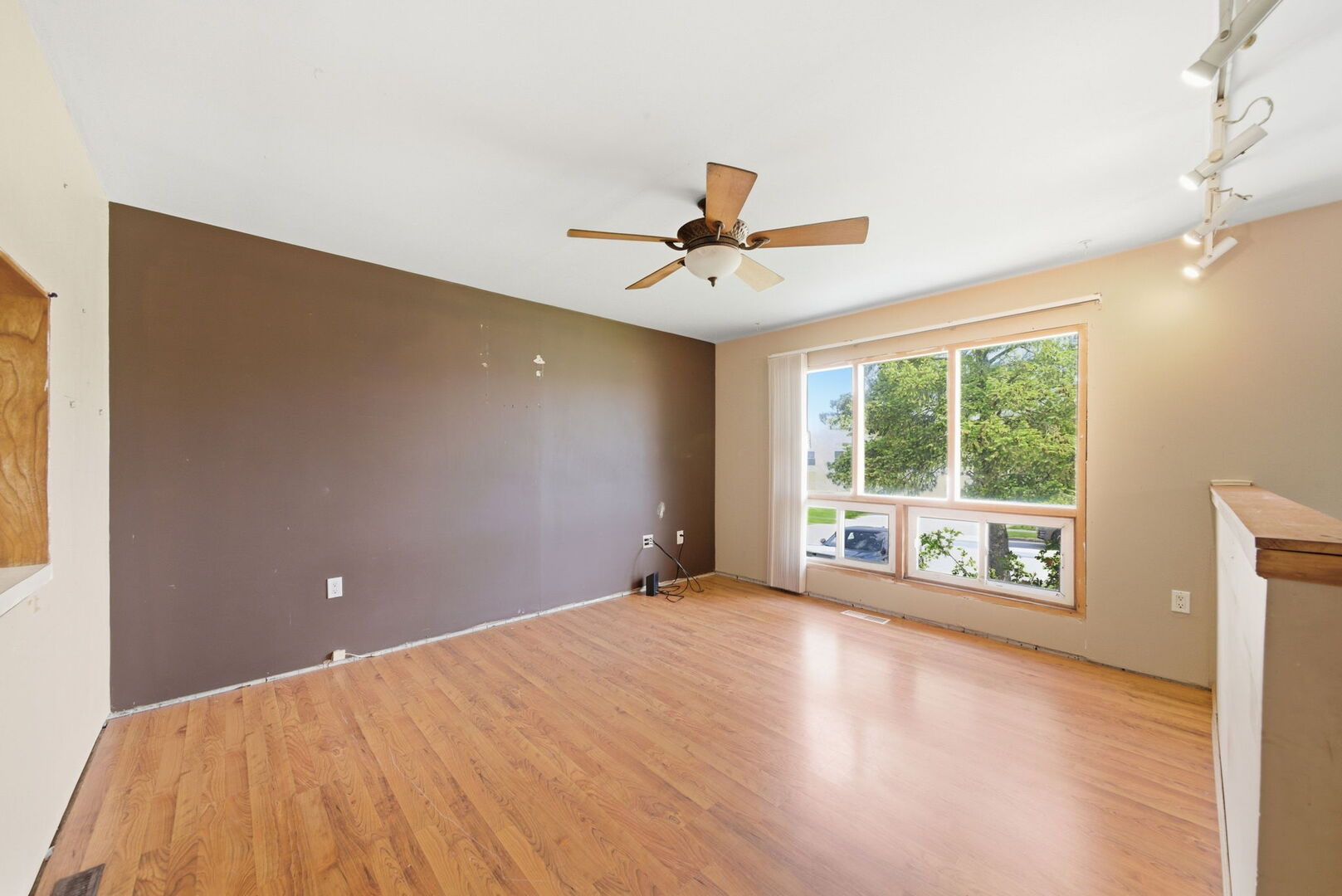 418 Hamrick Avenue Romeoville, IL 60446 - Photo 3 of 17