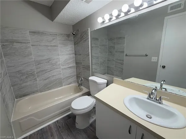 $1,300 | 13521 Eagle Ridge Drive, Unit 133, Fort Myers, FL 33912