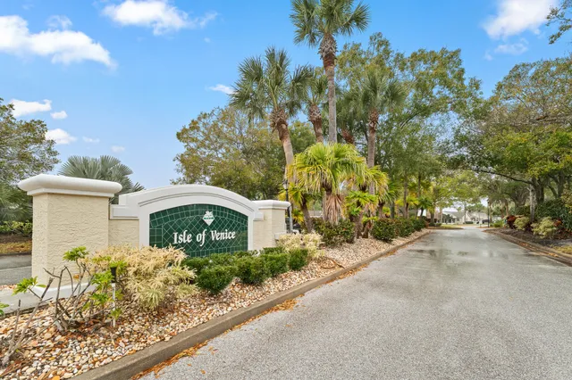 $209,000 | 579 Northwest San Remo Circle, Port St. Lucie, FL 34986