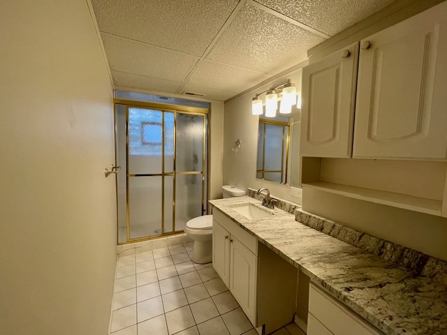 355 Pearson Circle Naperville, IL 60563 - Photo 13 of 19 a bathroom with a granite countertop sink a mirror and a bathtub