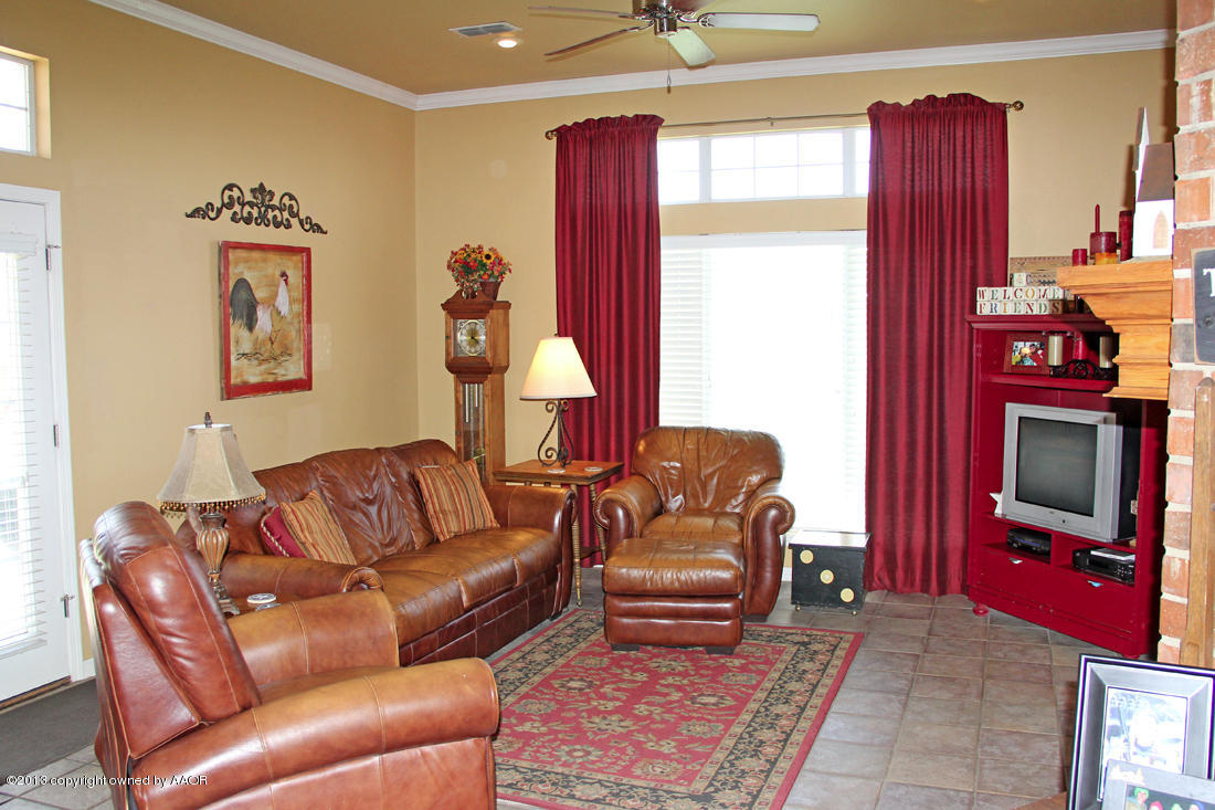 8911 Dove Road Canyon, TX 79015 - Photo 12 of 51 Den3