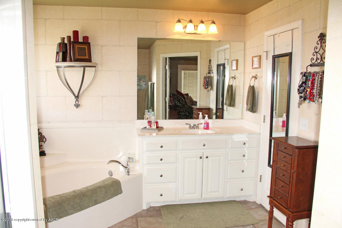 8911 Dove Road Canyon, TX 79015 - Photo 22 of 51 Master Bath2