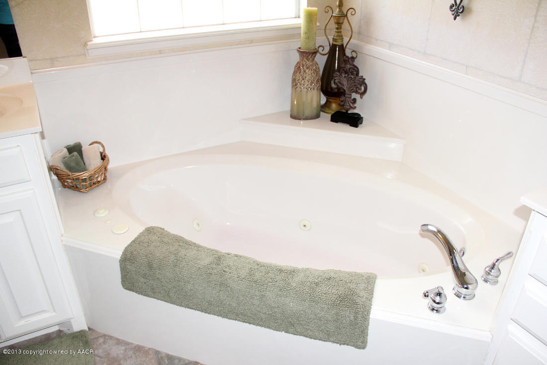 8911 Dove Road Canyon, TX 79015 - Photo 24 of 51 Master Bathtub