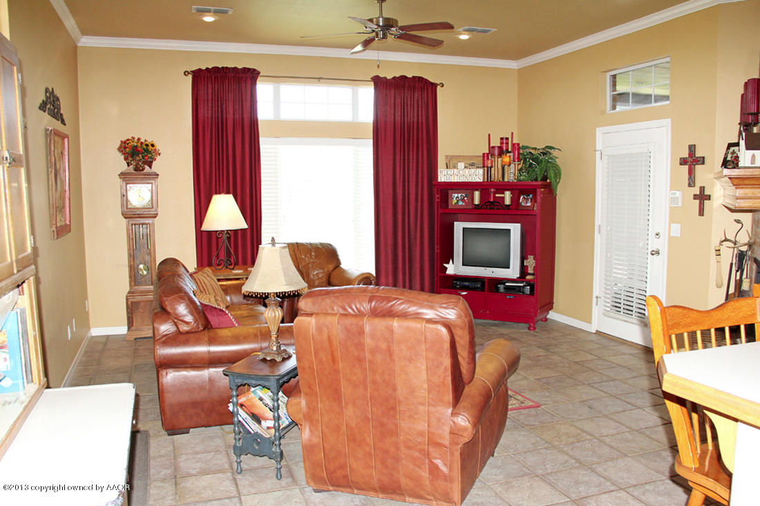 8911 Dove Road Canyon, TX 79015 - Photo 10 of 51 Den