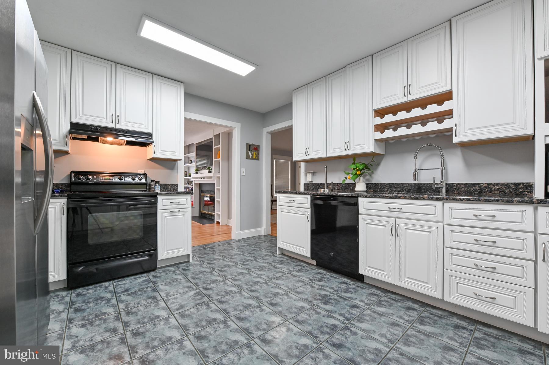 2806 Love Point Road Stevensville, MD 21666 - Photo 14 of 70 Well appointed kitchen