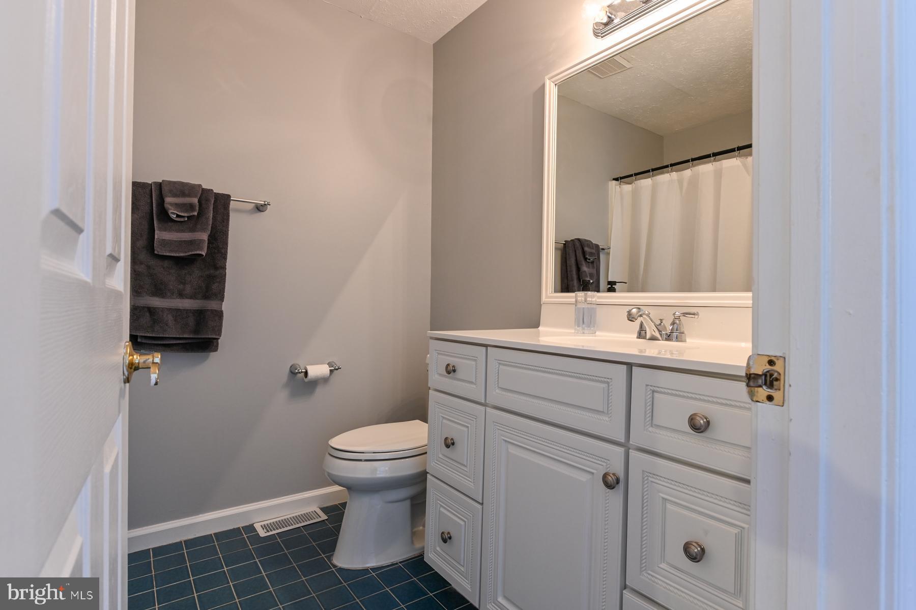 2806 Love Point Road Stevensville, MD 21666 - Photo 38 of 70 MB2 Full bath main floor