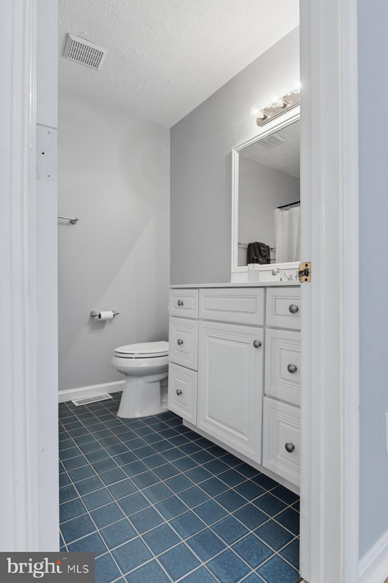 2806 Love Point Road Stevensville, MD 21666 - Photo 41 of 70 Main floor full bath con
