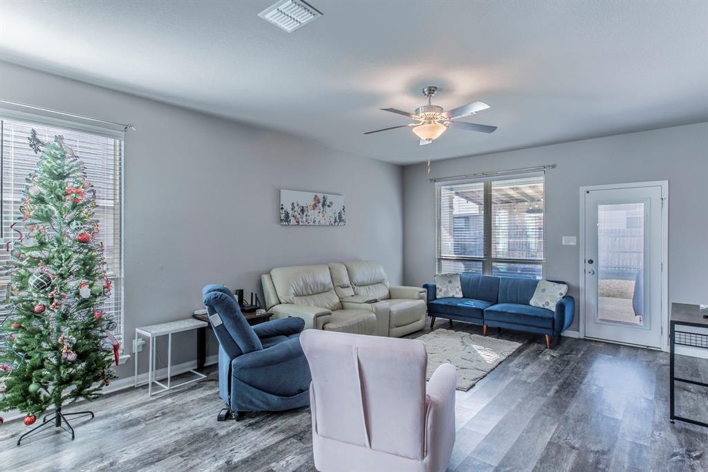 3113 Samson Drive Lorena, TX 76655 - Photo 4 of 25 a living room with furniture potted plant and a window