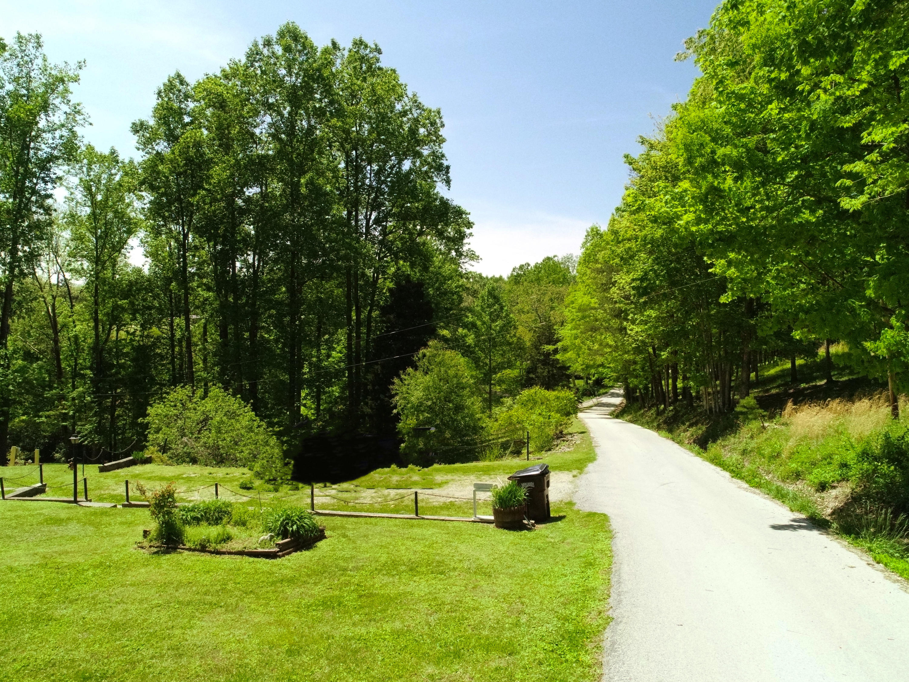 70 Robins Road Ravenna, KY 40472 - Photo 6 of 51 Blacktop!