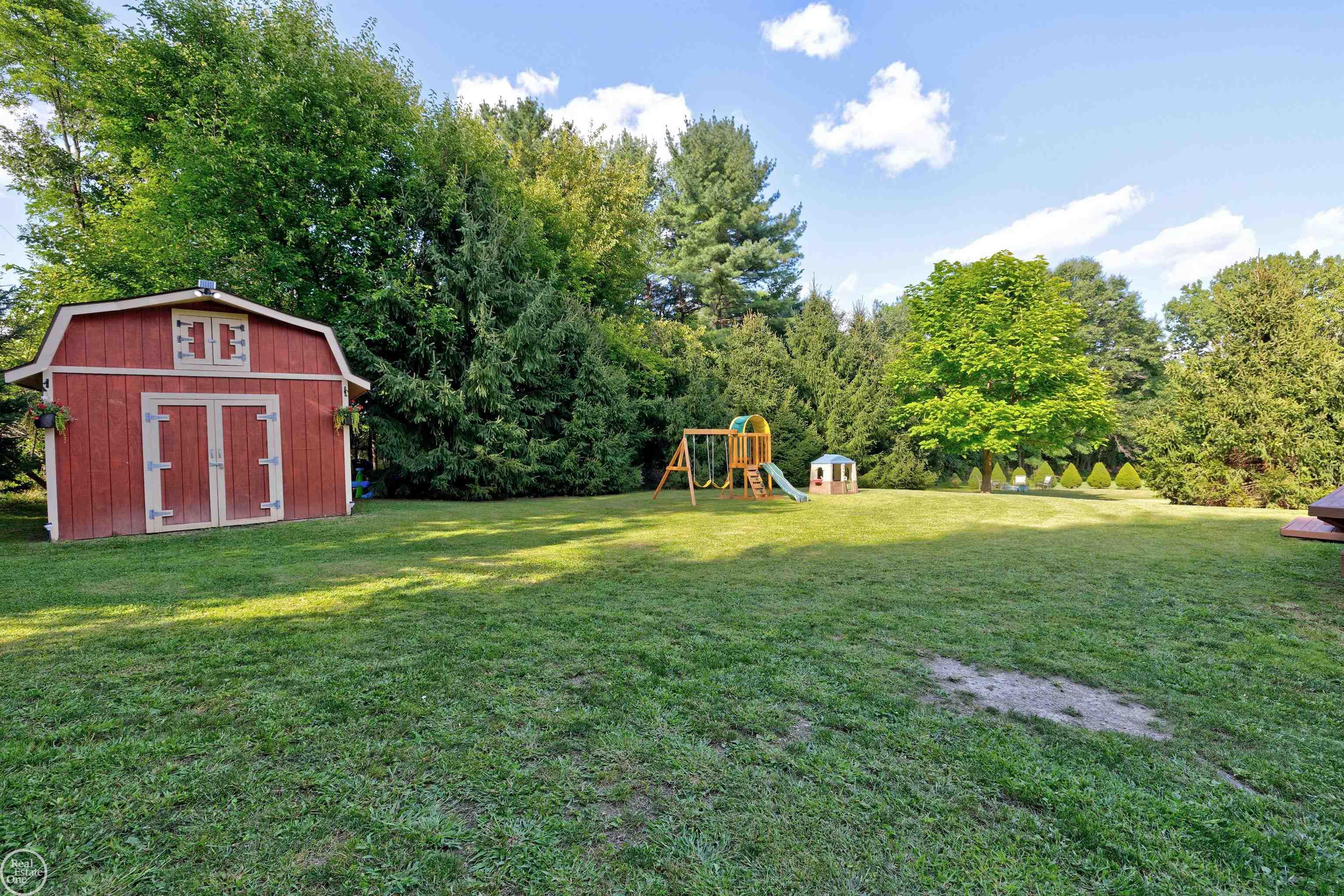 8600 Rattalee Lake Road Clarkston, MI 48348 - Photo 45 of 48 50152973-144b4ce1-b5e3-47fb-bf8b-25c8f1f78607.JPG