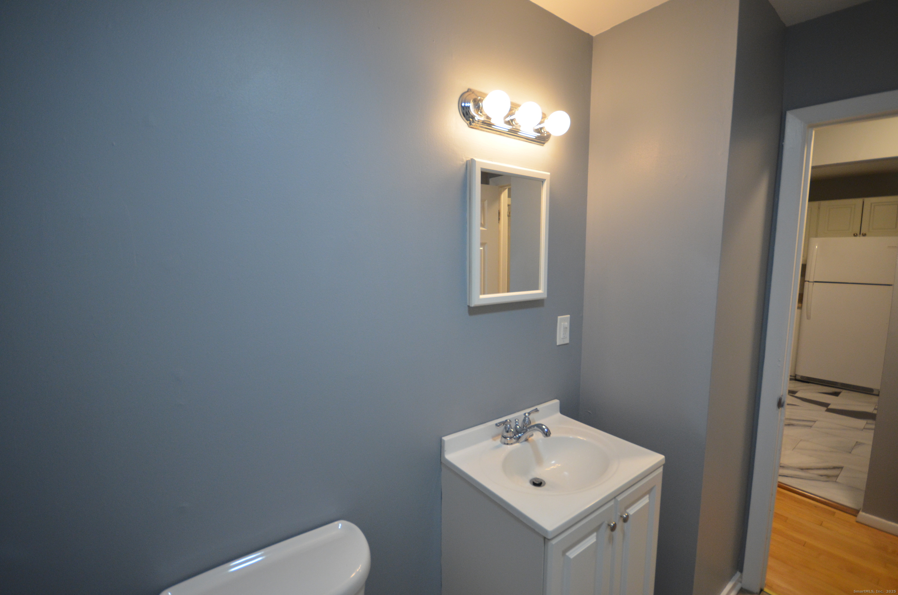 28 Riverside Drive Fairfield, CT 06824 - Photo 9 of 14 a bathroom with a toilet sink and mirror