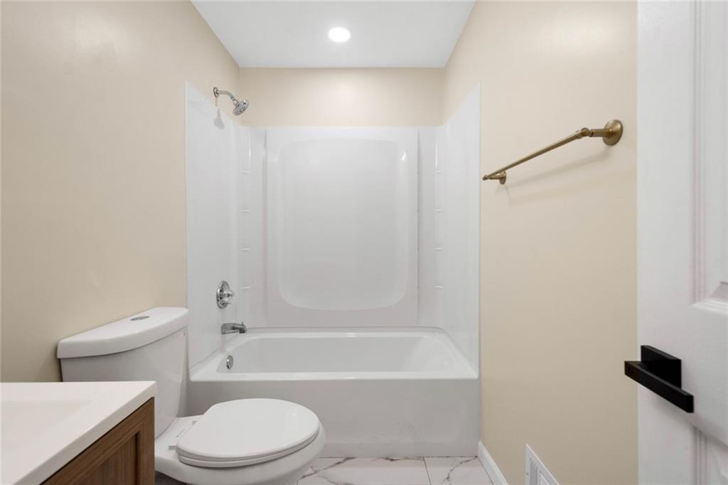 402 Forest Ridge Drive Pittsburgh, PA 15221 - Photo 26 of 35 a bathroom with a toilet and a bathtub